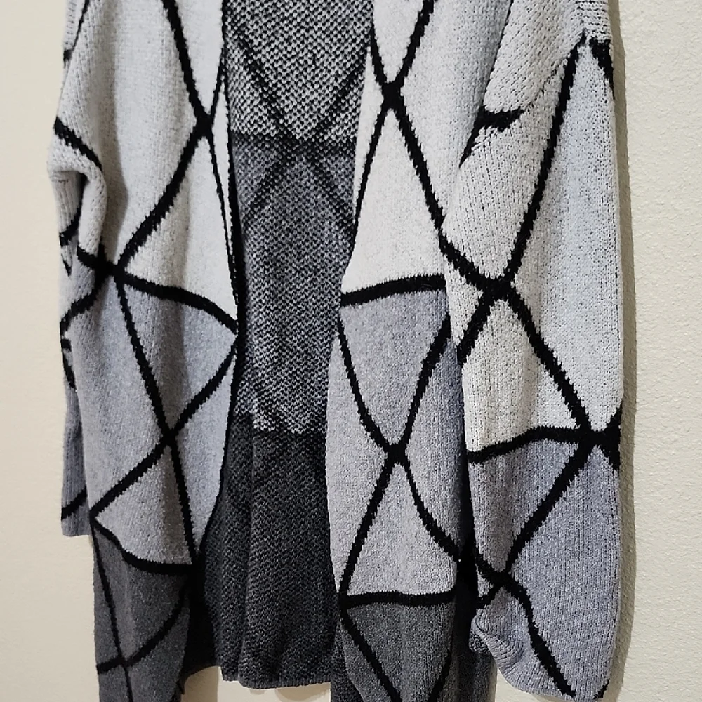 Joseph A Black and Gray Geometric Cardigan - Picture 6 of 12